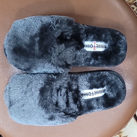 Lilly Faux Shearling SlippersMINNETONKA - Picture 4 of 9